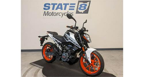 2020 KTM 200 Duke Review: Urban Motorcycle (15 Fast Facts)