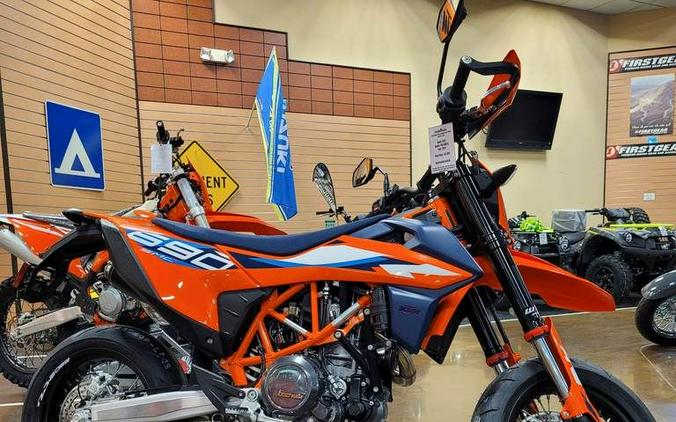 2023 KTM 690 SMC R