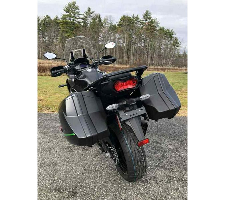 2025 Kawasaki Versys® 1100 SE LT ABS