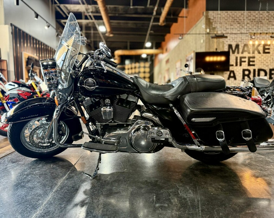 2008 Harley-Davidson® Road King® Classic Vivid Black