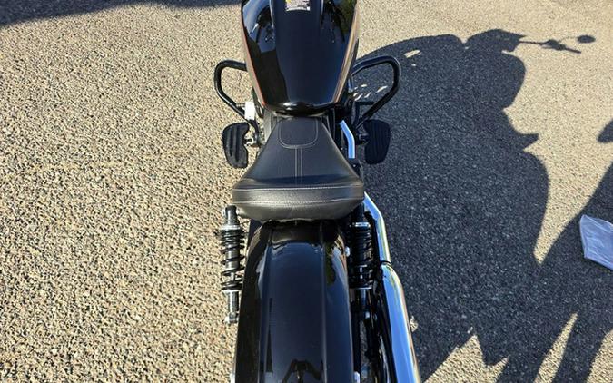 2018 Indian Scout Sixty ABS Thunder Black / Titanium Metallic