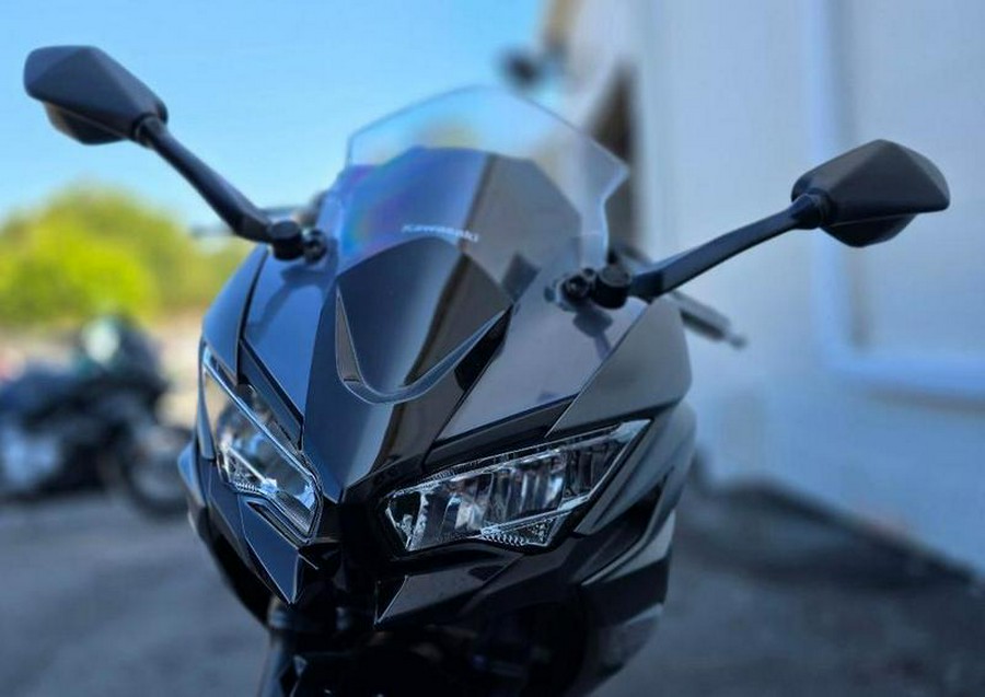 2023 Kawasaki Ninja® 650 Metallic Matte Graphenesteel Gray/Ebony