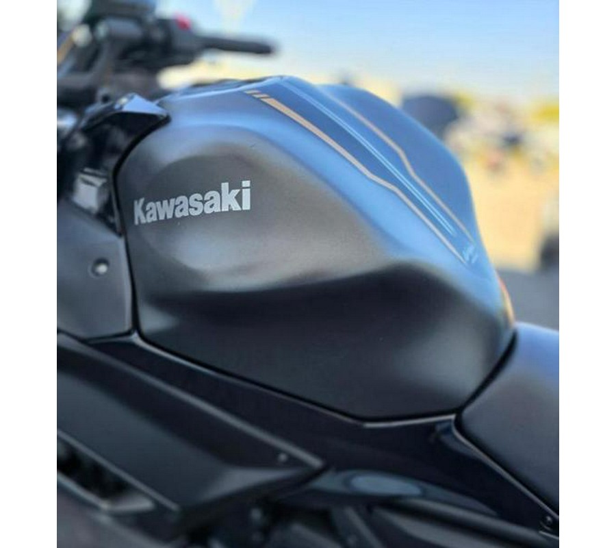 2023 Kawasaki Ninja® 650 Metallic Matte Graphenesteel Gray/Ebony