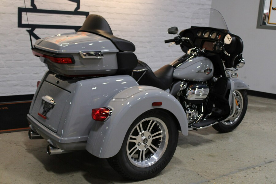 2024 Harley-Davidson Tri Glide Ultra Trike FLHTCUTG