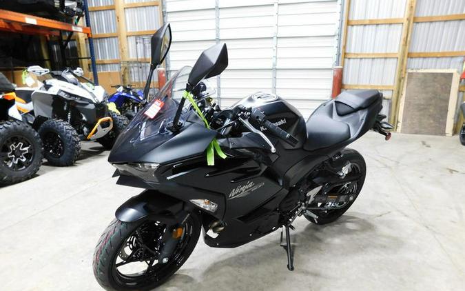2026 Kawasaki Ninja® 500 ABS Metallic Matte Twilight Blue