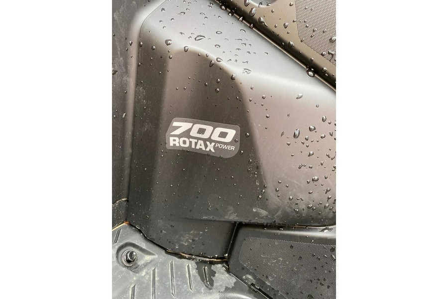 2024 Can-Am Outlander Max DPS 700 Gray/Red