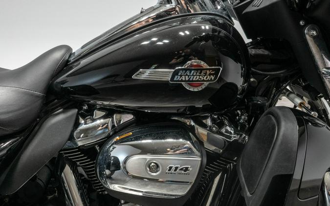 2022 HARLEY-DAVIDSON FLHTCUTG TRI GLIDE ULTRA in Vivid Black