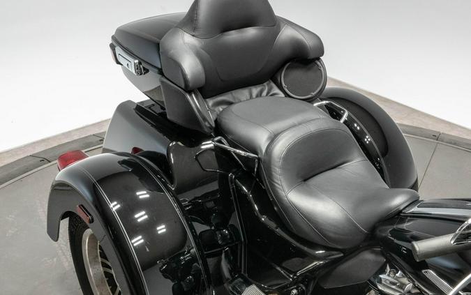 2022 HARLEY-DAVIDSON FLHTCUTG TRI GLIDE ULTRA in Vivid Black