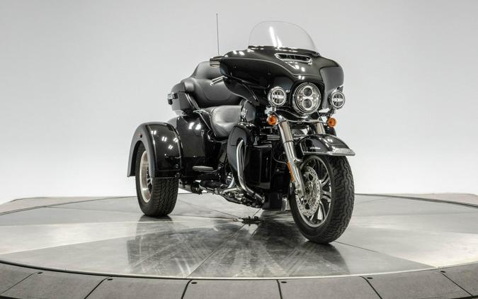 2022 HARLEY-DAVIDSON FLHTCUTG TRI GLIDE ULTRA in Vivid Black