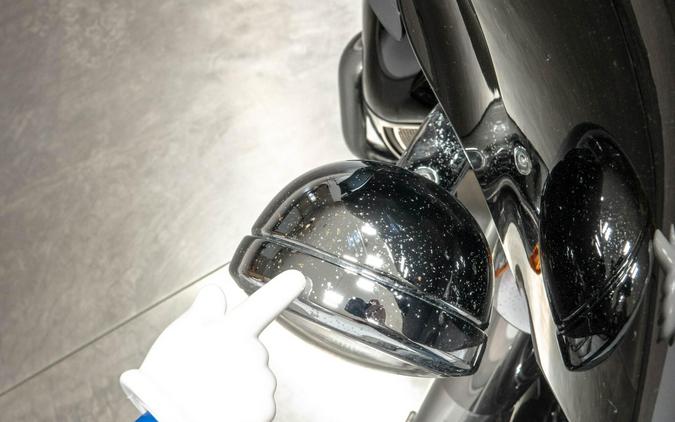 2022 HARLEY-DAVIDSON FLHTCUTG TRI GLIDE ULTRA in Vivid Black