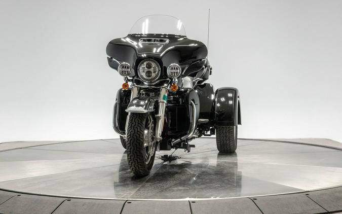 2022 HARLEY-DAVIDSON FLHTCUTG TRI GLIDE ULTRA in Vivid Black