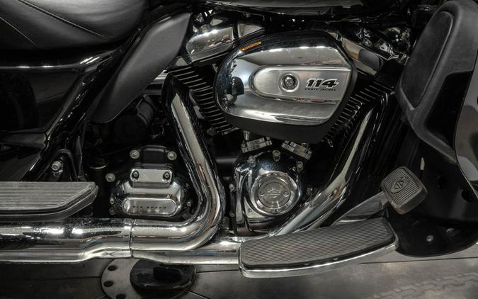 2022 HARLEY-DAVIDSON FLHTCUTG TRI GLIDE ULTRA in Vivid Black