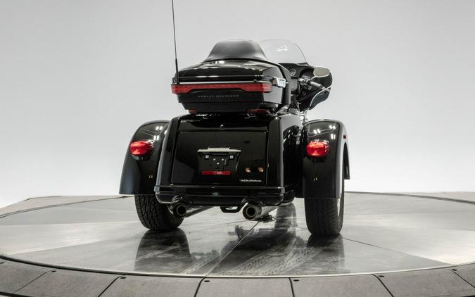 2022 HARLEY-DAVIDSON FLHTCUTG TRI GLIDE ULTRA in Vivid Black