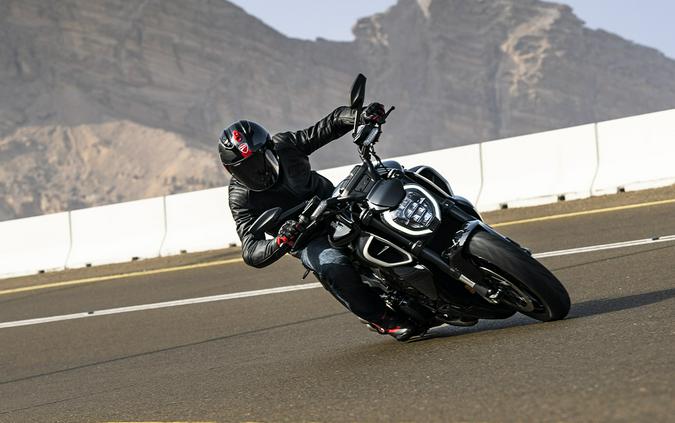 2025 Ducati Diavel V4 Thrilling Black - 102504
