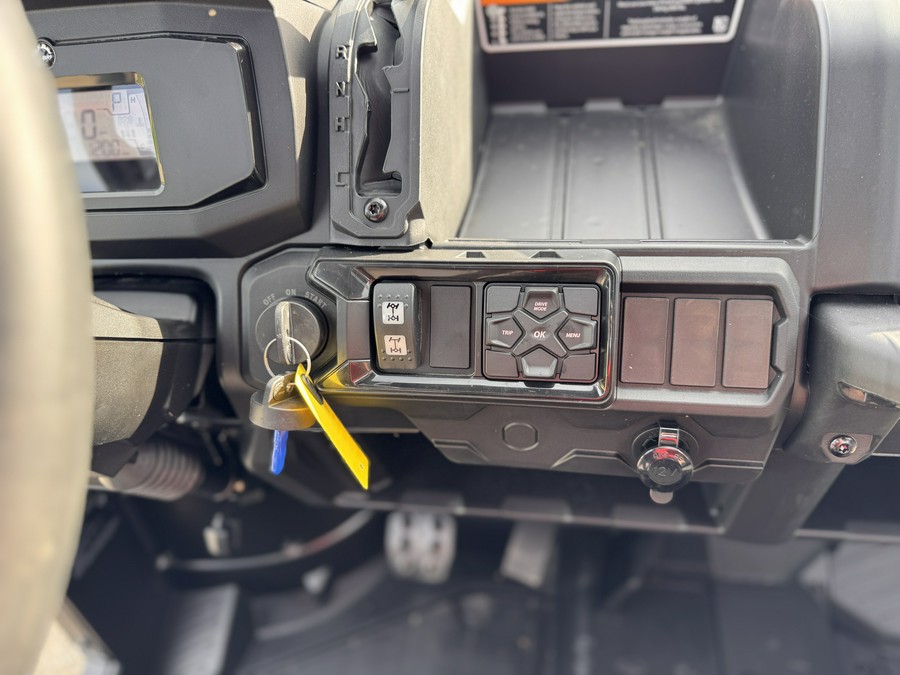 2026 Can-Am Defender 6X6 XT HD10