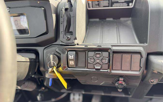2026 Can-Am Defender 6X6 XT HD10