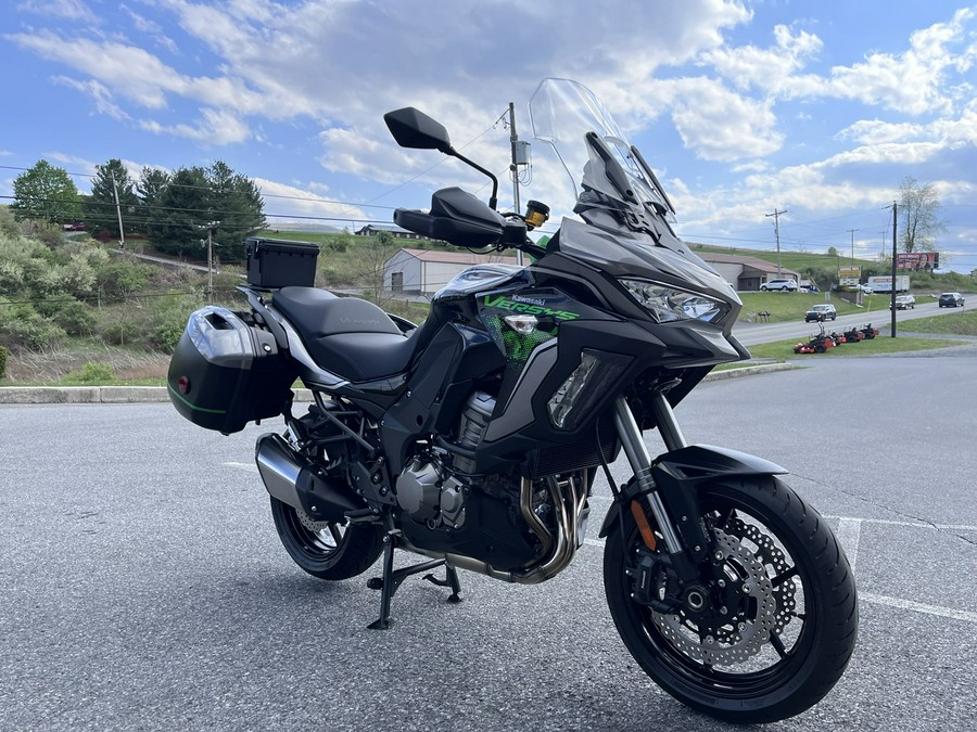 2022 Kawasaki Versys® 1000 SE LT+