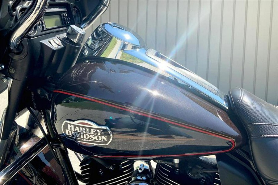 2011 Harley-Davidson® FLHTCU - Ultra Classic® Electra Glide®