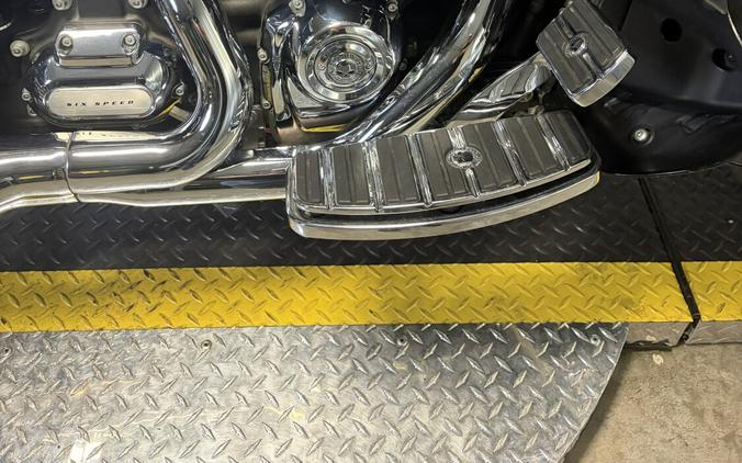 2021 Harley-Davidson Ultra Limited Vivid Black - Black Finish