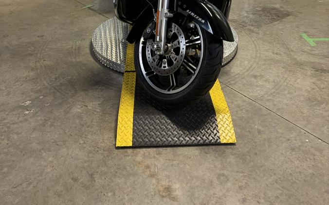 2021 Harley-Davidson Ultra Limited Vivid Black - Black Finish