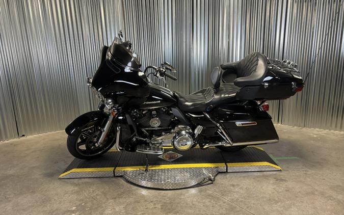 2021 Harley-Davidson Ultra Limited Vivid Black - Black Finish