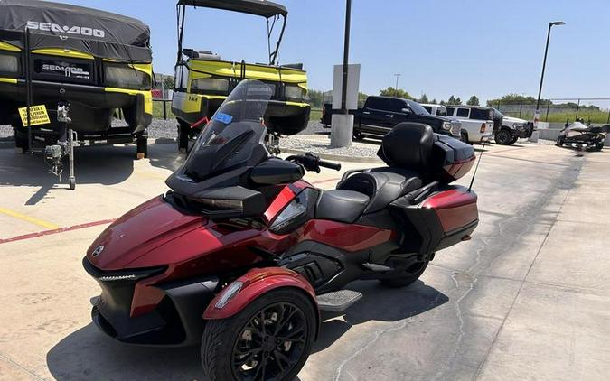 2022 Can-Am® Spyder RT Limited Dark Wheels