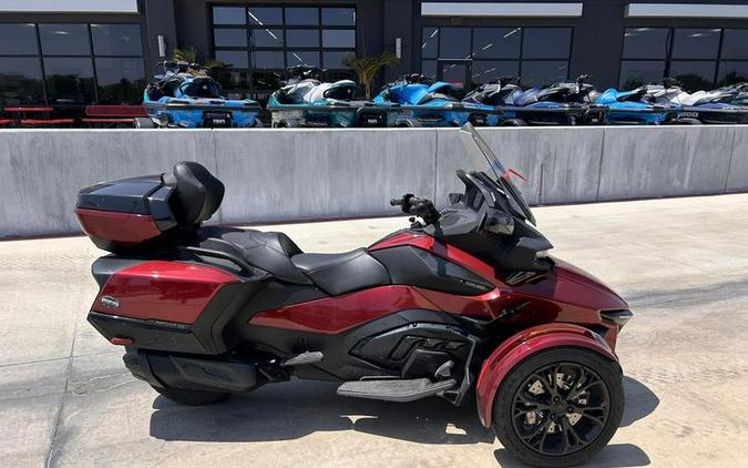 2022 Can-Am® Spyder RT Limited Dark Wheels