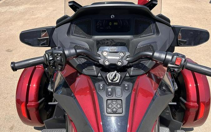 2022 Can-Am® Spyder RT Limited Dark Wheels