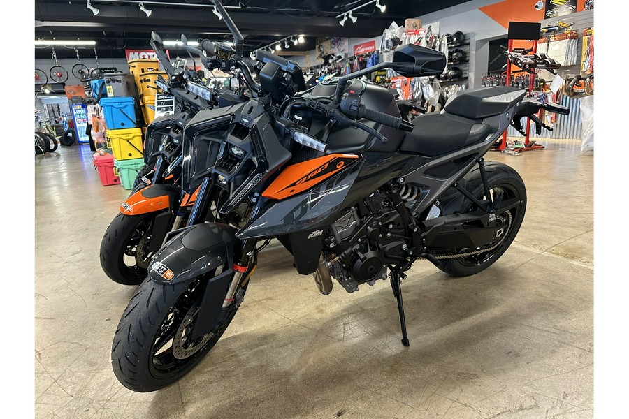 2024 KTM 990 Duke