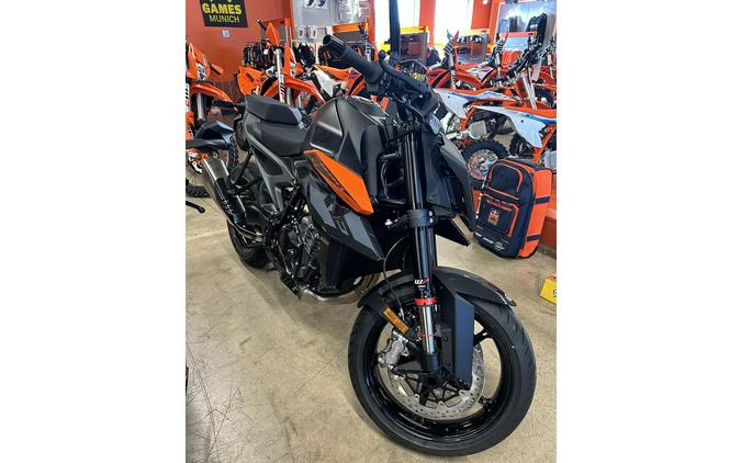 2024 KTM 990 Duke