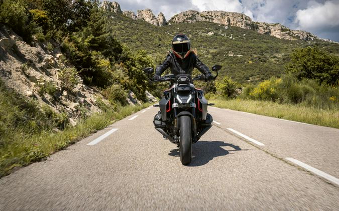 2026 BMW R 1300 R