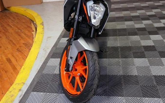 2023 KTM 200 Duke