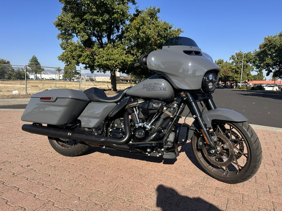 FLHXST 2022 Street Glide® ST