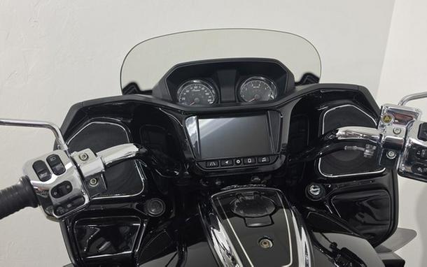 2022 Indian Pursuit Limited Black Metallic