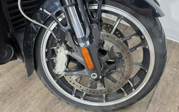 2022 Indian Pursuit Limited Black Metallic