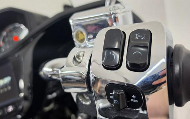2022 Indian Pursuit Limited Black Metallic