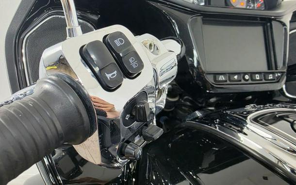2022 Indian Pursuit Limited Black Metallic