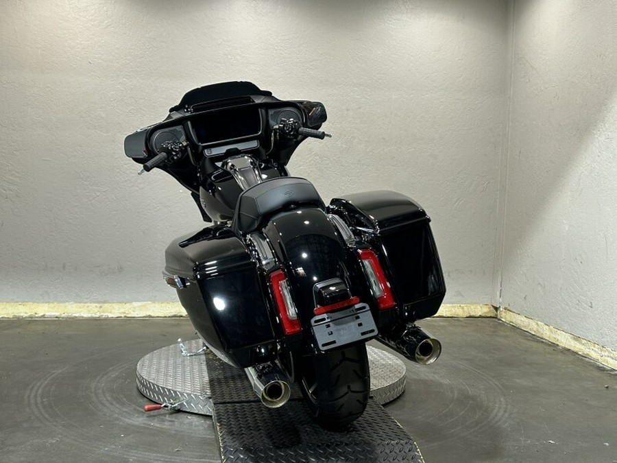 Harley-Davidson Street Glide® 2024 FLHX 84433514 VIVID BLACK