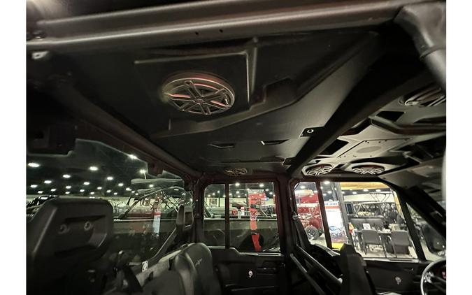 2025 Can-Am DEFENDER MAX LONESTAR CAB HD10