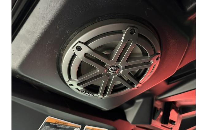 2025 Can-Am DEFENDER MAX LONESTAR CAB HD10