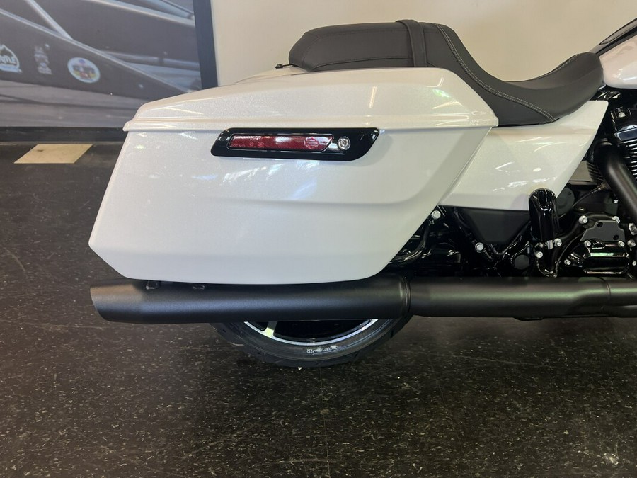 2024 Harley-Davidson Road Glide™ White Onyx Pearl FLTRX