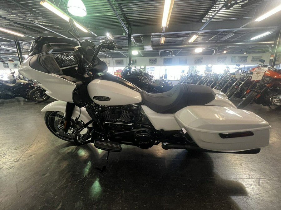 2024 Harley-Davidson Road Glide™ White Onyx Pearl FLTRX