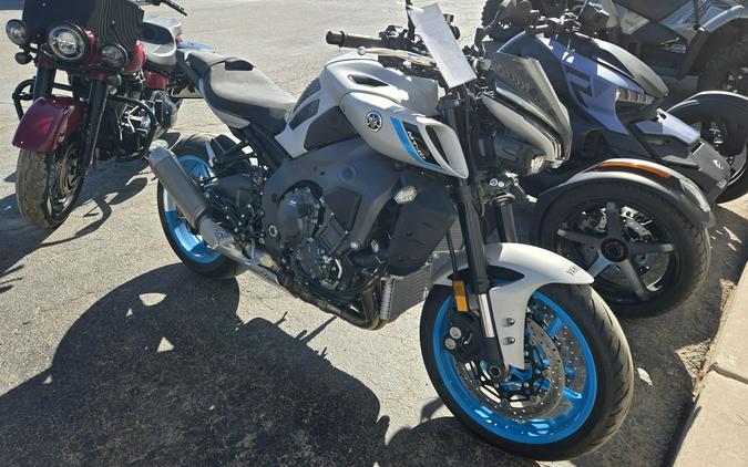 2025 YAMAHA MT-10