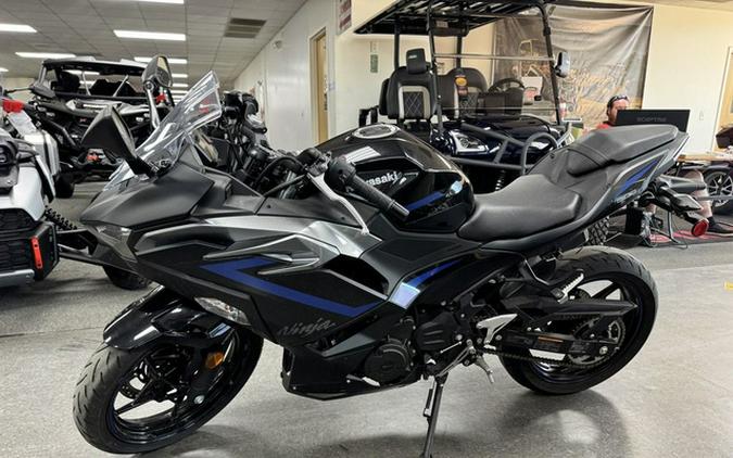 2025 Kawasaki Ninja 500 ABS Metallic Flat Spark Black/Metallic