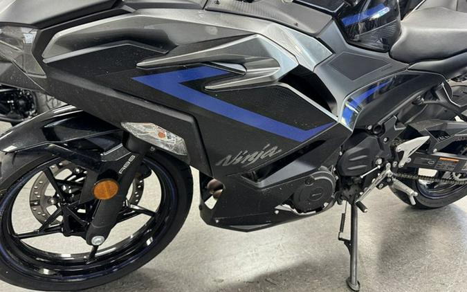 2025 Kawasaki Ninja 500 ABS Metallic Flat Spark Black/Metallic