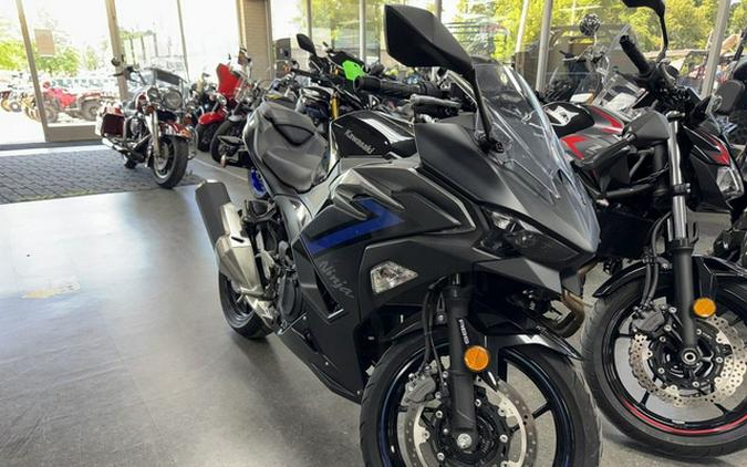2025 Kawasaki Ninja 500 ABS Metallic Flat Spark Black/Metallic