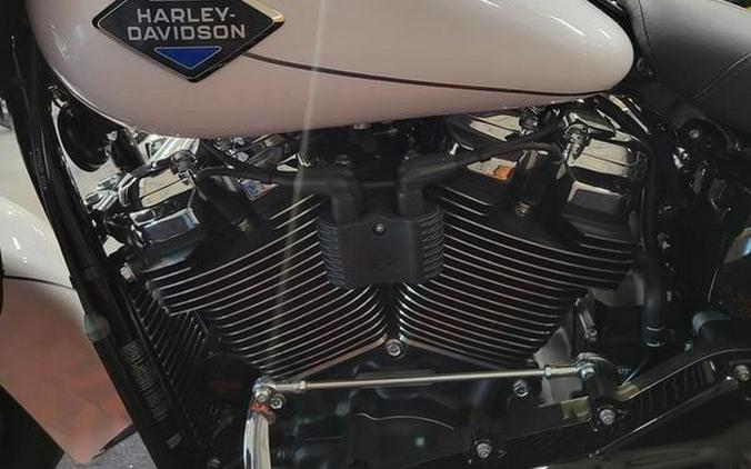 2025 Harley-Davidson® FLHC - Heritage Classic