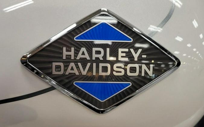 2025 Harley-Davidson Softail FLHC - Heritage Classic