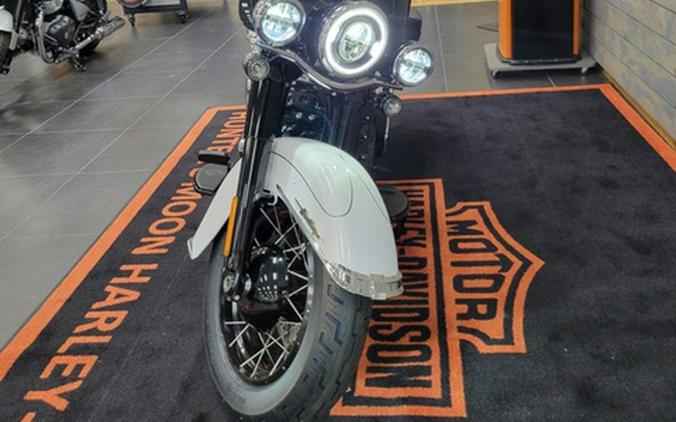 2025 Harley-Davidson Softail FLHC - Heritage Classic