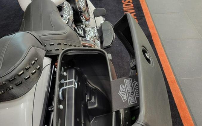 2025 Harley-Davidson Softail FLHC - Heritage Classic